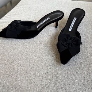 Manolo Blahnik Black Velvet Bow Pointed-Toe Kitten Heel Mules